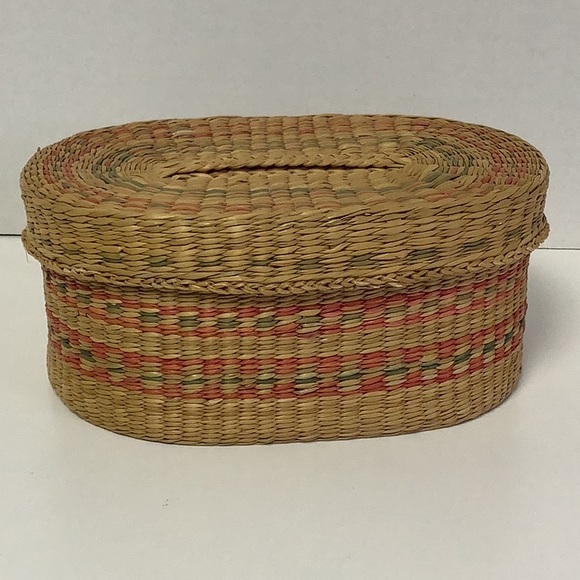 Handwoven Vintage Oval Sweet grass lidded basket rattan - Picture 1 of 5
